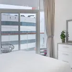 Lively Pop Apartment On The Business Bay Canal