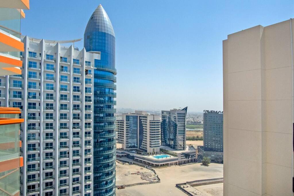 Lively Pop On The Business Bay Canal Apartment Dubai
