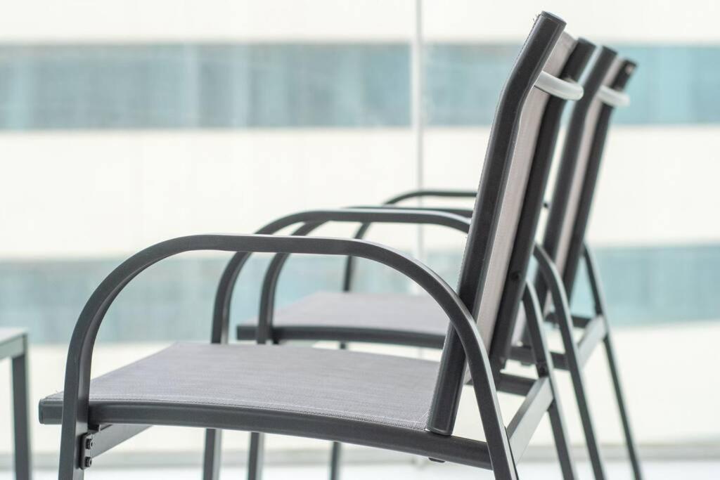Lively Pop On The Business Bay Canal Apartment *